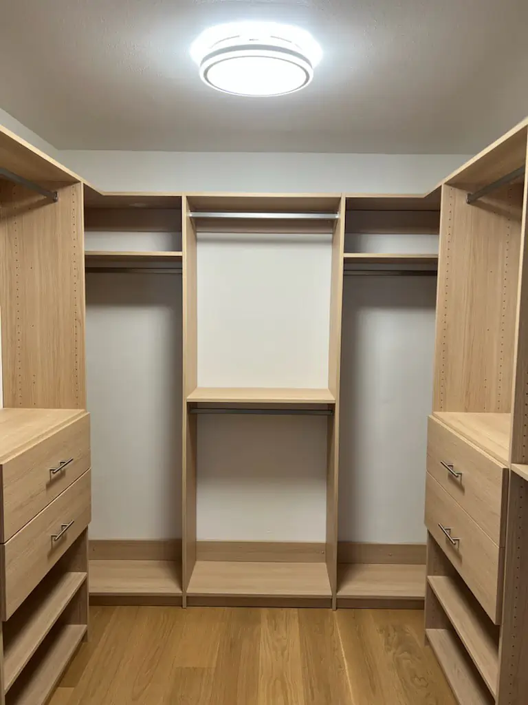 Walk-In Closet 2